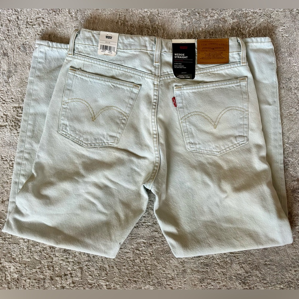 🆕 Levi’s Wedgie Straight | 29x26 | Light White Blue